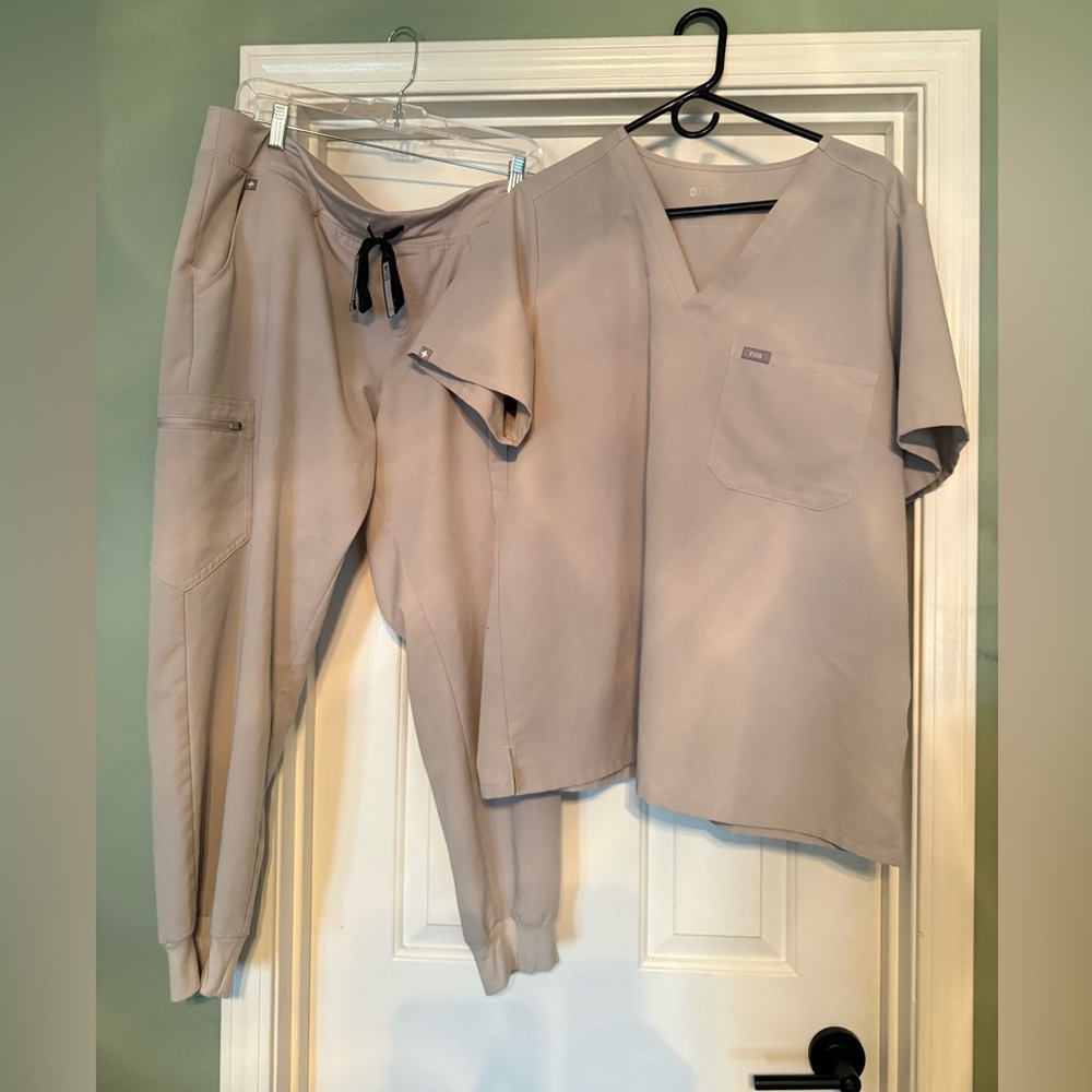 Figs Women’s Catarina top and Zamora bottoms in Bone